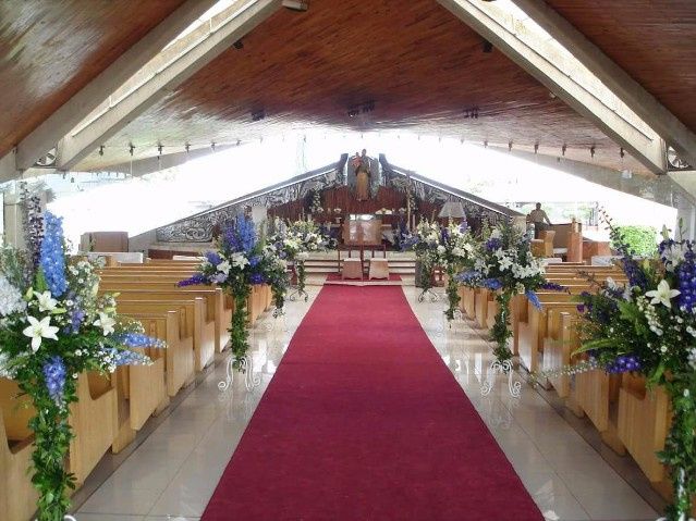 Esta sera la decoración de la Iglesia y esa es nuestra Iglesia jeje Solo en lugar de morado serán to