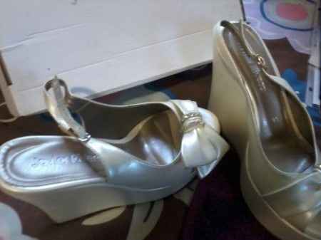 ZAPATOS CON PEDRERÍA MUY COMODOS