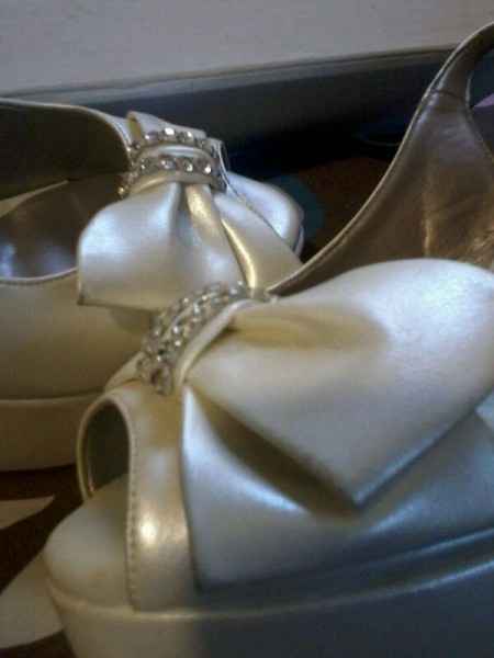 ZAPATOS CON PEDRERÍA MUY COMODOS