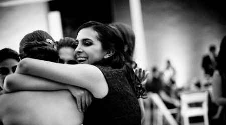 Amigas felicitándome 