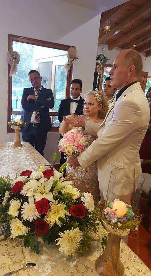 Felizmente casada por lo civil. - 1