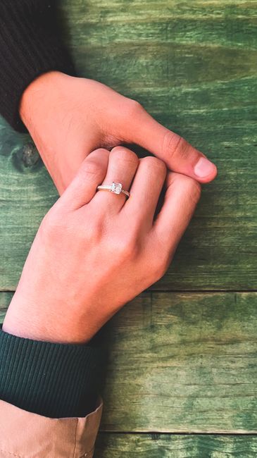 Post para enseñar tu hermoso anillo de compromiso jijiji 💍 11