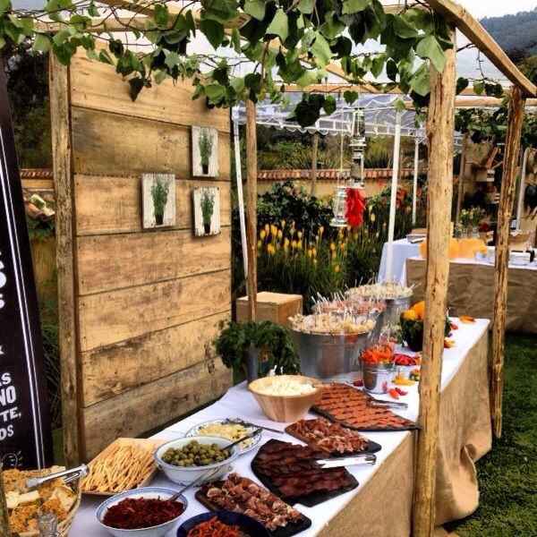 A mí m egusta le banquete porque es más ordenado y elegante pero si es tu tema vintage 