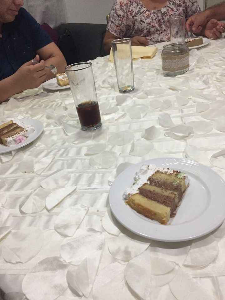 Pastel de helado de chocolate con merengue 