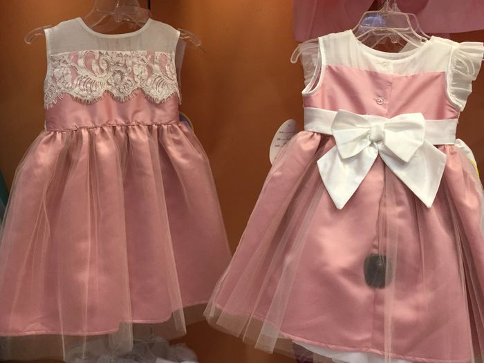  Estoy pensando elegir estos vestidos de mis  pajes para él mesa rosa - 2