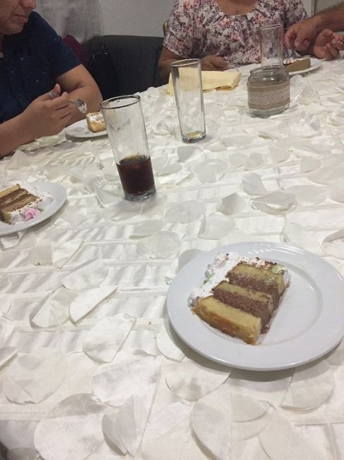 Pastel de helado de chocolate con merengue 