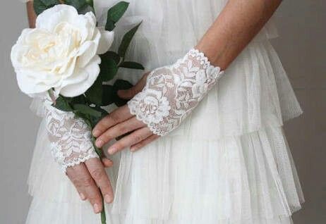 Qué tipo de vestido de novia se usa con guantes - 3