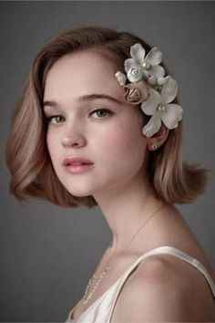 cabello corto flores de lado