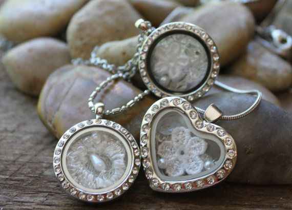 para algo viejo puede ser una joya de tu mama o abuelita