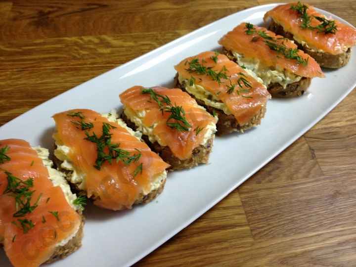 montaditos de salmon