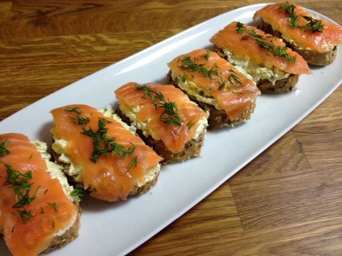 montaditos de salmon