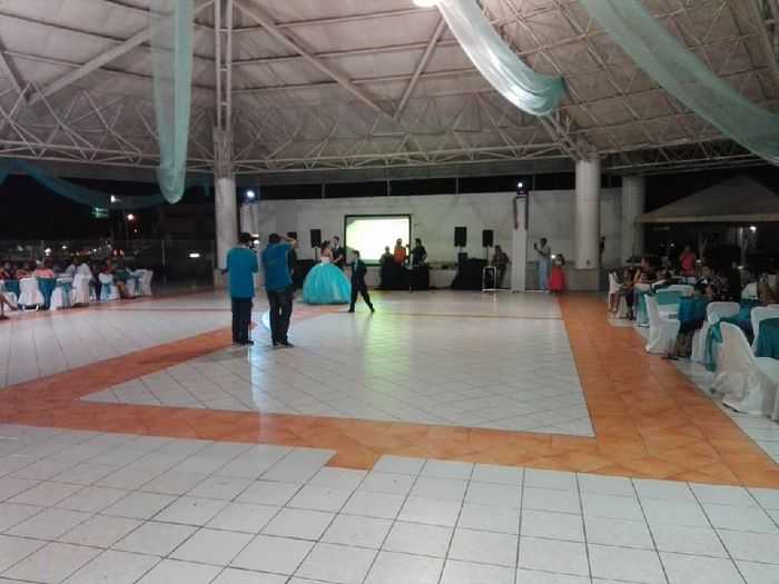  Ayuda decoración de recepción.  - 1