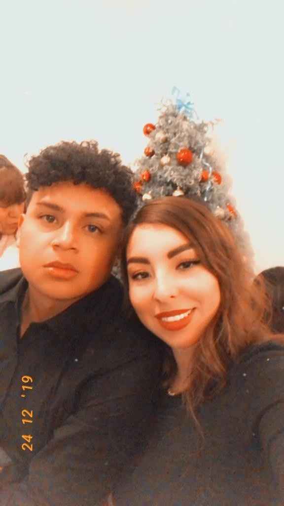 ¿Ya te tomaste alguna foto navideña con tu pareja? 🎅 - 1
