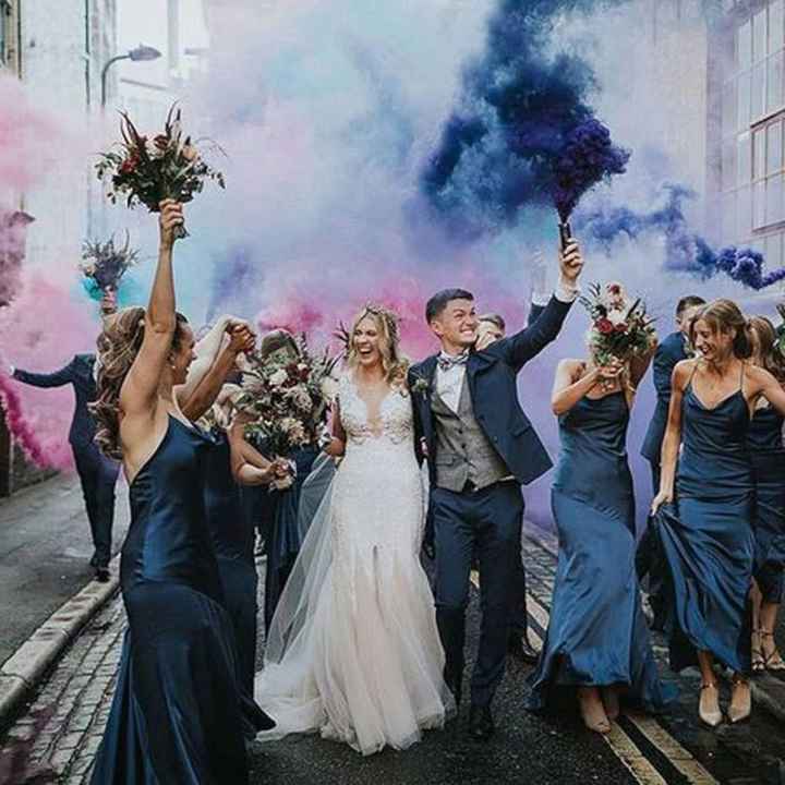 Bombas de humo de colores en tu boda 2