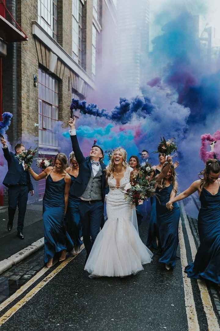 Bombas de humo de colores en tu boda 3