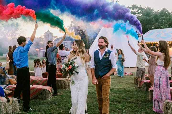 Bombas de humo de colores en tu boda 7