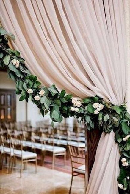 Decoración con telas y flores. - 2