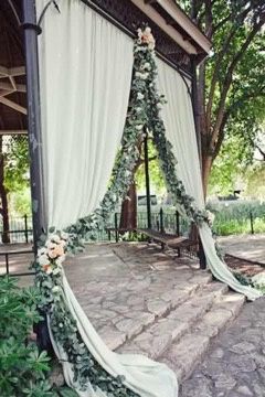 Decoración con telas y flores. - 8