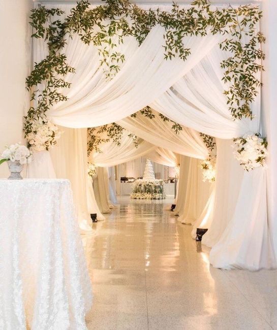 Decoración con telas y flores. - 10