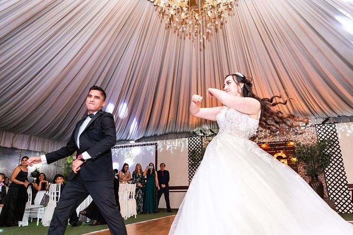 Ya nos casamos P.9 El baile de los novios y el sorpresa 3