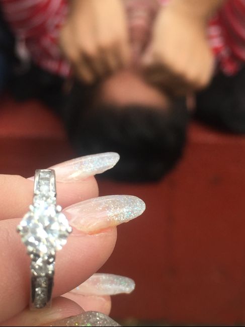 Dia Festivo y de presumir su anillo de compromiso - 12