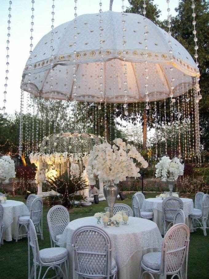 Decoracion con paraguas - 16