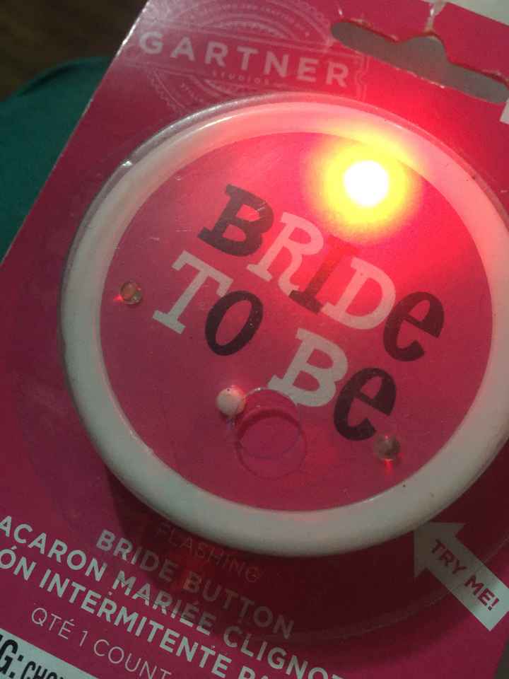 Encontré un botón “ Bride to be “ - 1