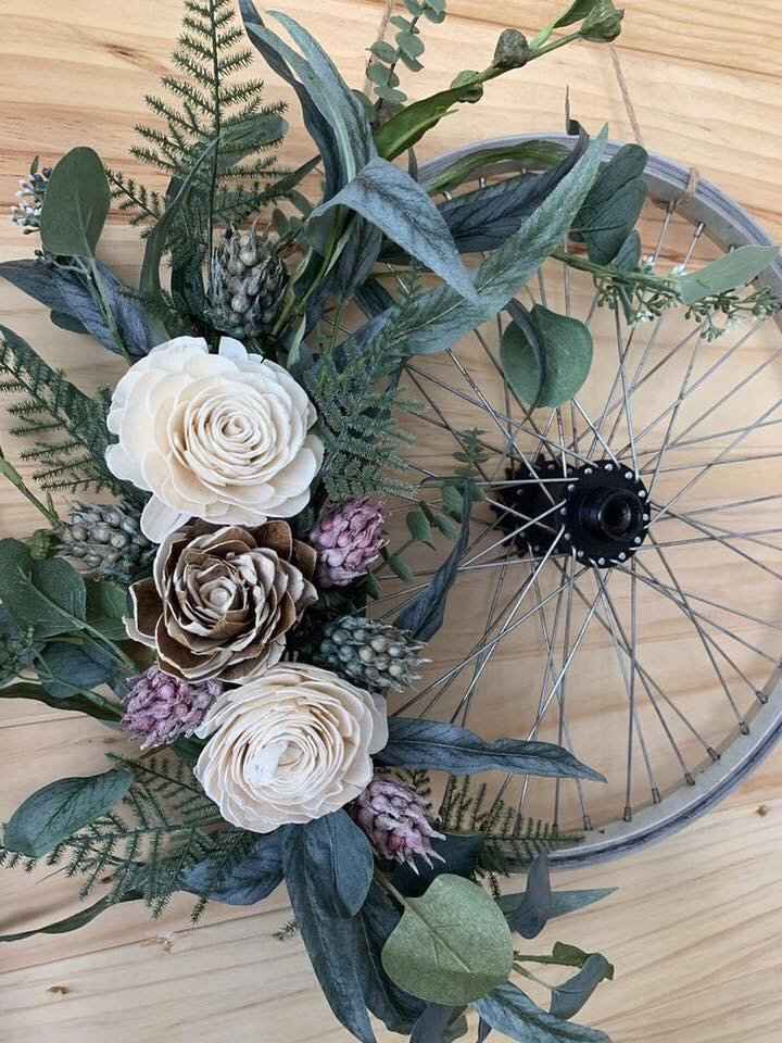 Ideas para decorar con llantas para bici - 4