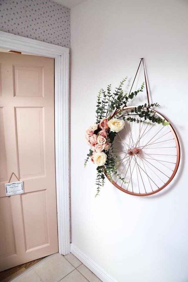 Ideas para decorar con llantas para bici - 13
