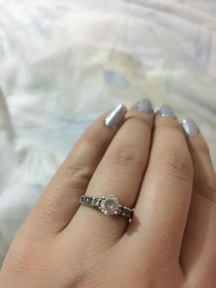 Dia Festivo y de presumir su anillo de compromiso - 5