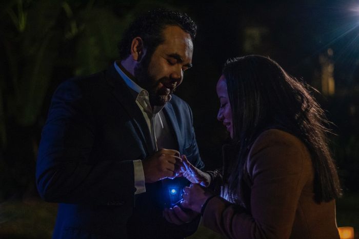 "Itza reta a los novios de la comu a mostrar la foto de su propuesta de matrimonio" 7