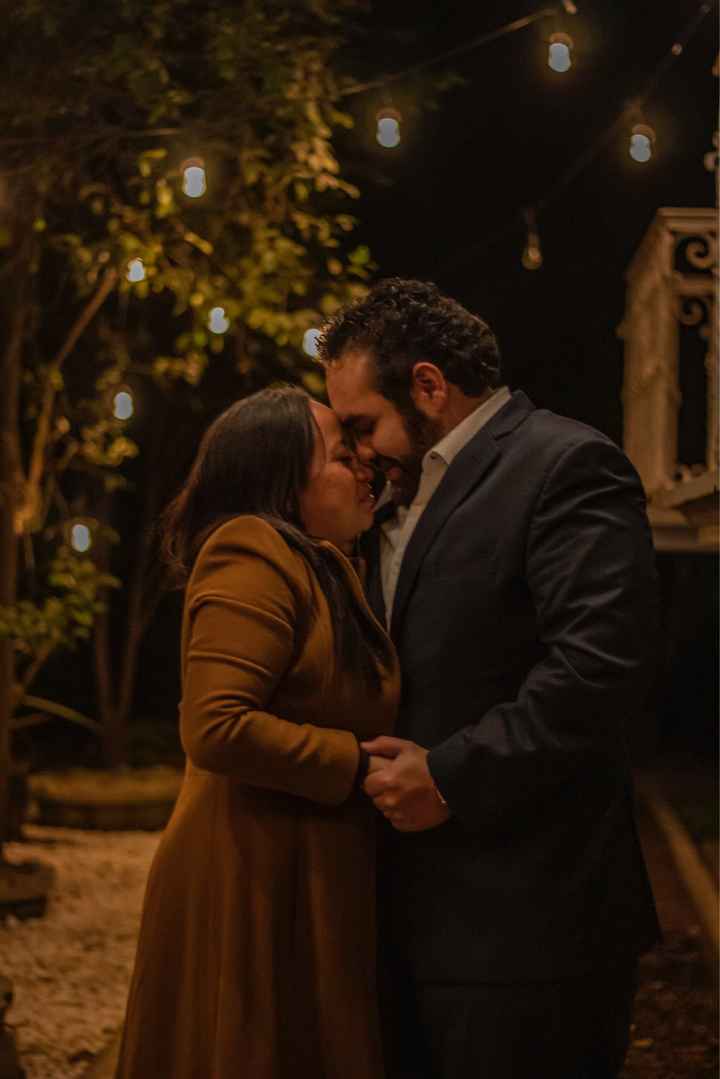 Pamela reta a los novios a subir una foto de un beso - 1