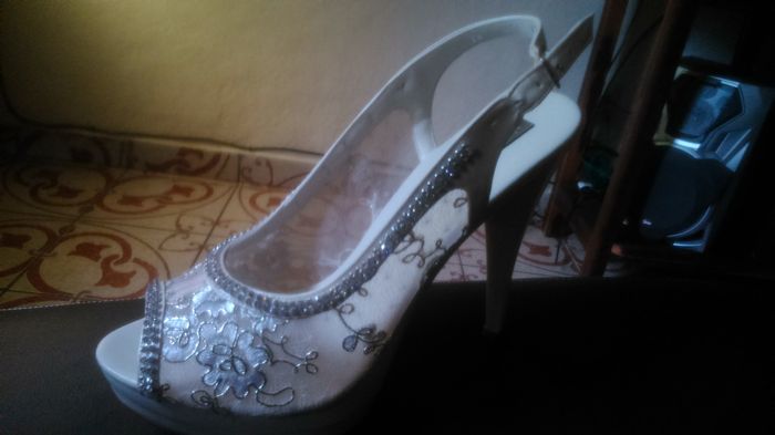 ¿Zapatillas de color de tu boda o las tipicas blancas? - 1