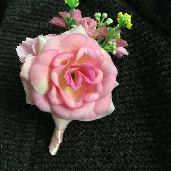 Boutonniere color rosa - 1