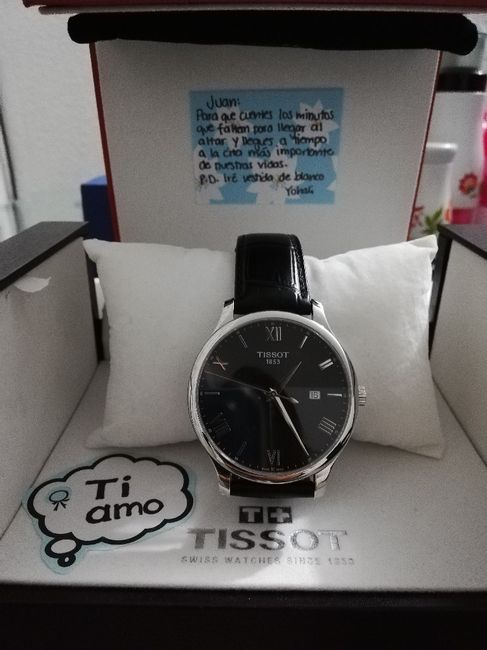 Que le regalaron a su fm una vez que les fue entregado el anillo de compromiso - 2