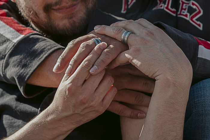 Post para enseñar tu hermoso anillo de compromiso jijiji 💍 4