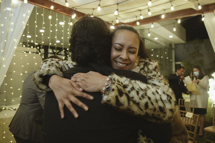 Los abrazos que sí o sí tienes que fotografiar en tu boda 📸 - 2