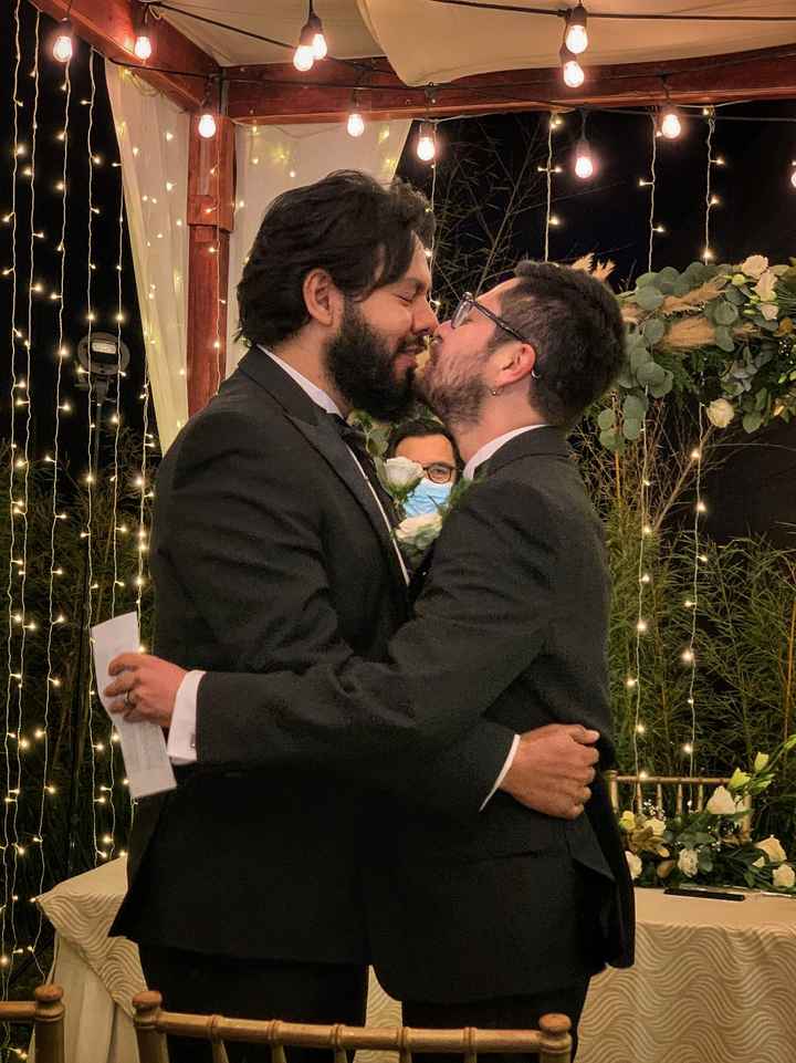 Un  beso por aquí, un beso  por allá 😘😘😘 - 1