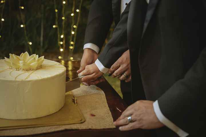 INSPIRACIÓN: Pasteles de boda blancos con dorado 🎂 - 1