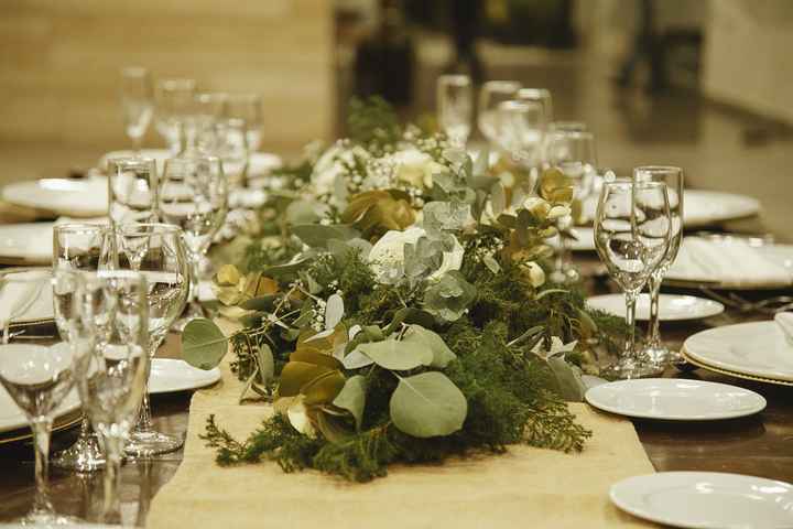 Decora la mesa de novios con flores blancas 🤍🤍🤍 - 1