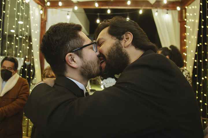 3. El primer beso de recién casados - 1