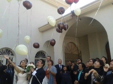 Globos de los Deseos, al salir de la Iglesia