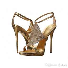 Zapatos bronce, un toque elegante para tu boda - 24
