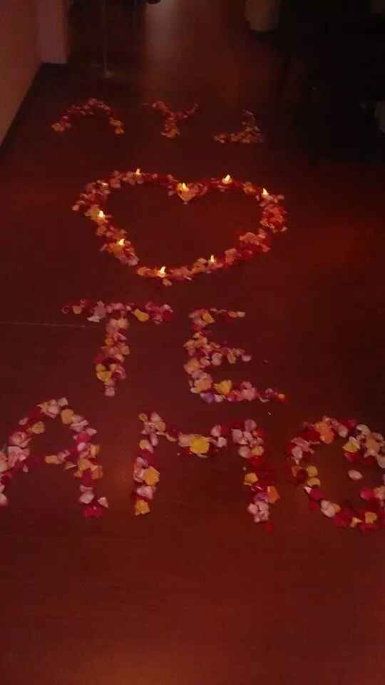 Tienen fotos de cuando les dieron el anillo de compromiso? - 2