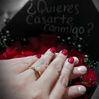 📸 Publica una foto mostrando su anillo de compromiso o alianza de boda - 1