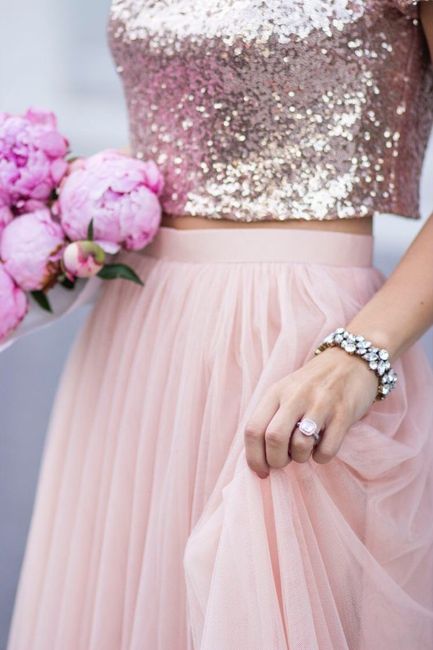 ¿vestidos colores pasteles o intensos de las damas? - 3