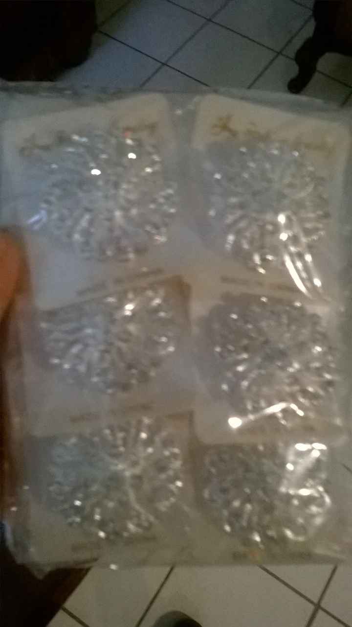 El paquete de 12 broches