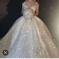 Comparte tu outfit ideal para que se cumpla el milagrito.🤵👰 - 2