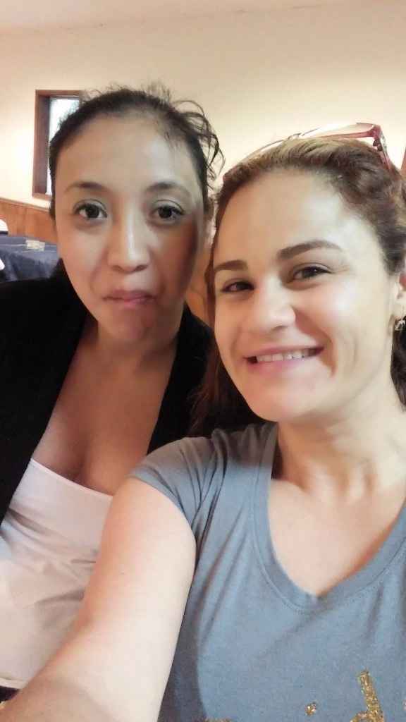 Mi amiga y yo decorando