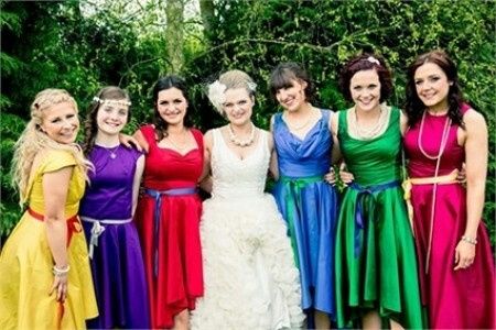 Damas de diferente tono - 3